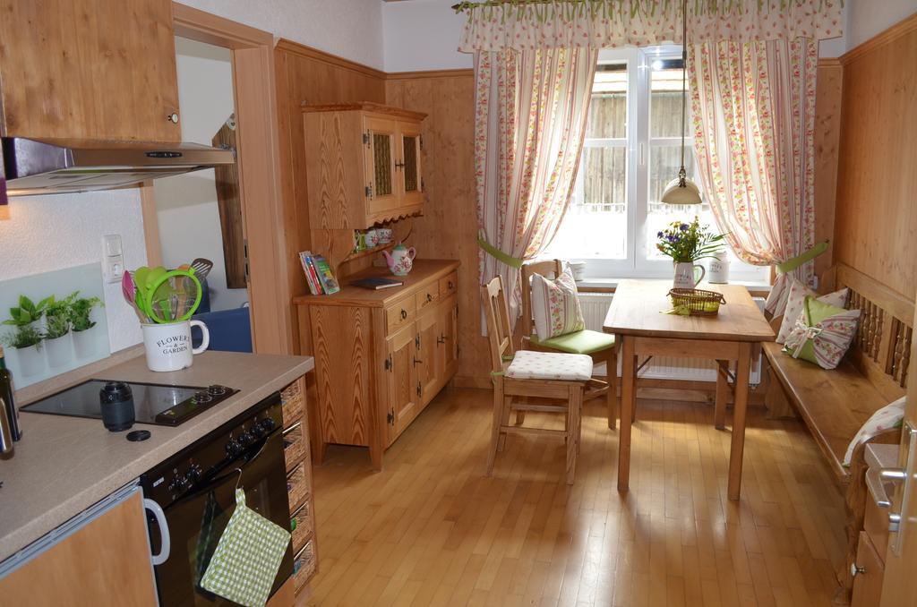 Die Dirndlkoenigin Grunenbach Chambre photo